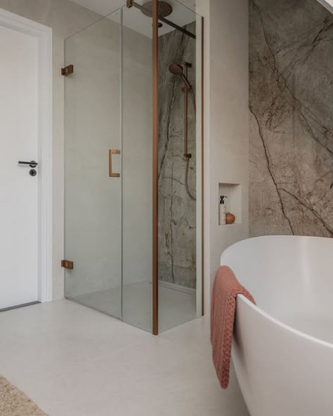 Foto : Stijlvolle en luxueuze badkamer met perfecte balans