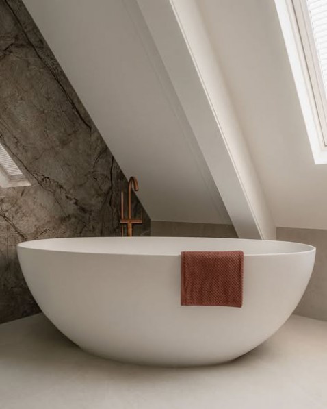 Foto : Hotelchique badkamer met natuurlijke kleuren en luxe accenten