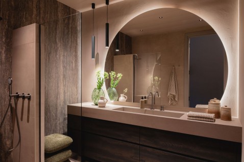 Foto : Kleine luxe travertin badkamer