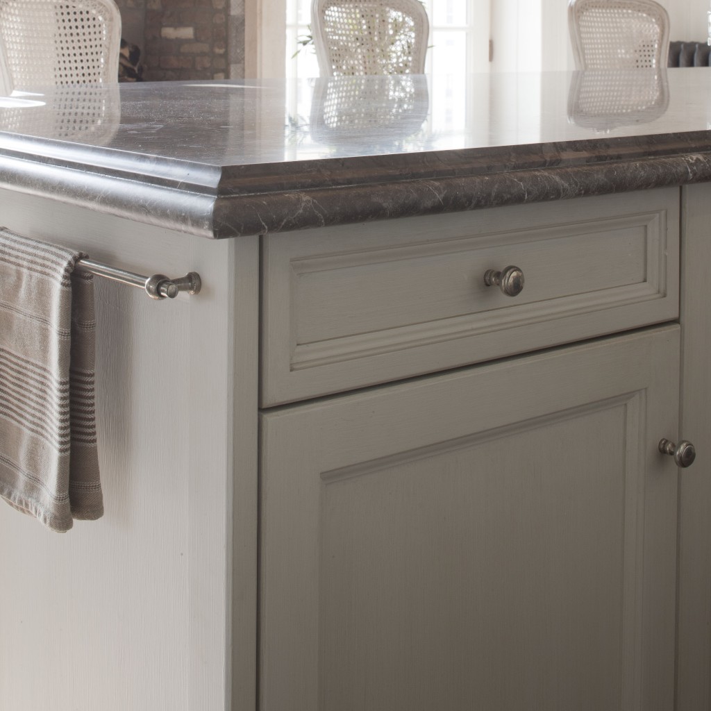 Foto: Klassieke handgemaakte keuken natuurstenen blad JACOB maatwerk keuken Nijmegen