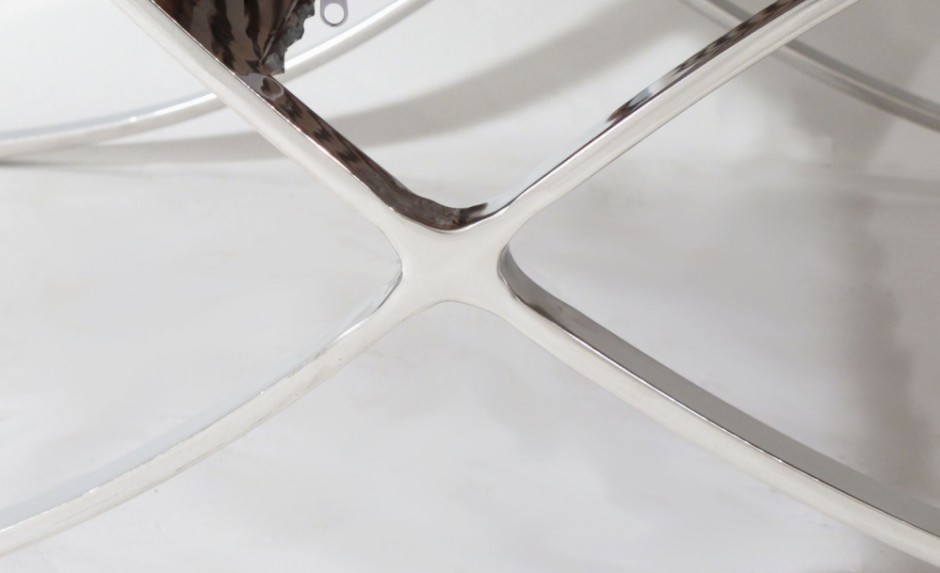 Foto: w3 Barcelona chair detail frame