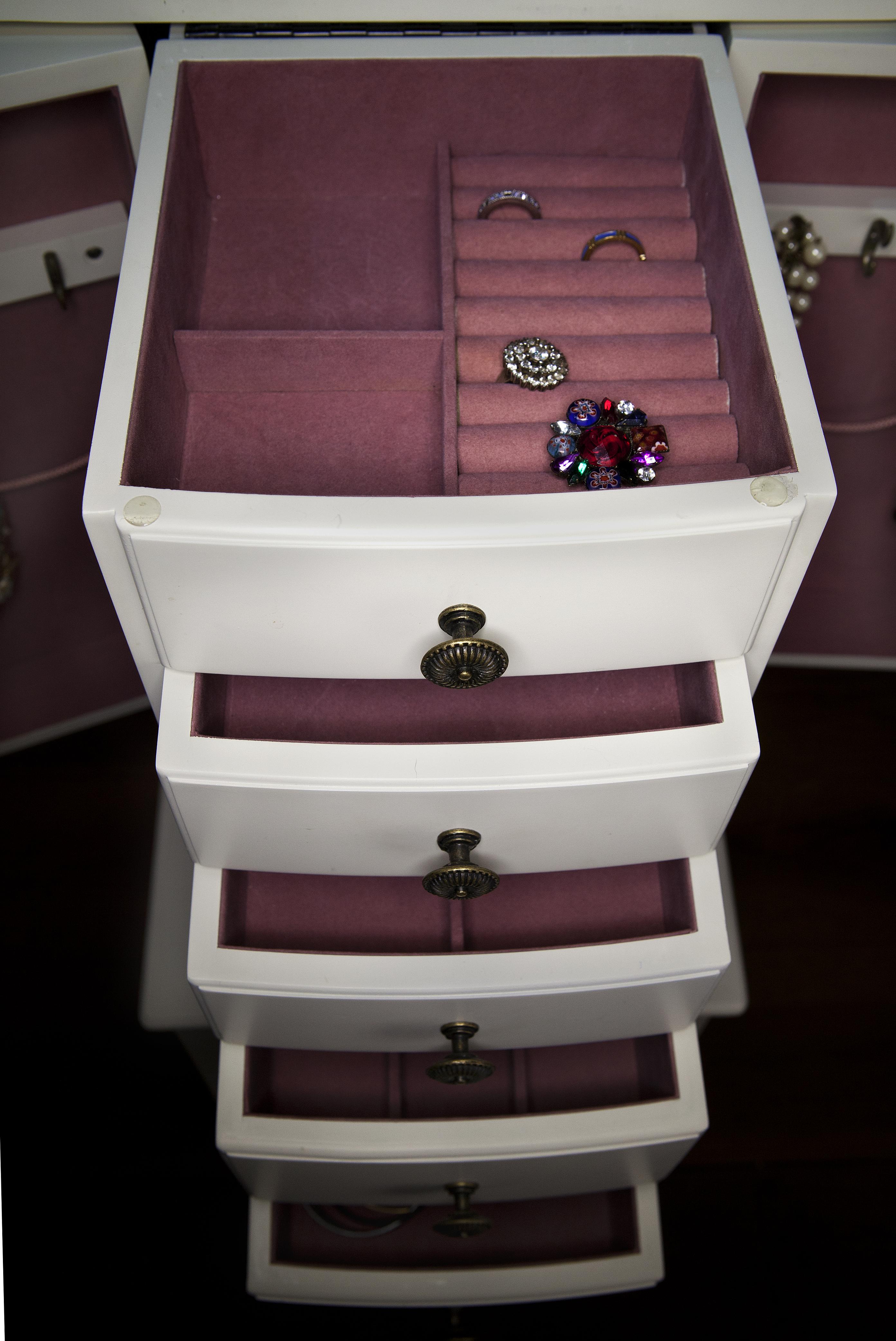 Foto: Esmee sieradenkast bovenaf