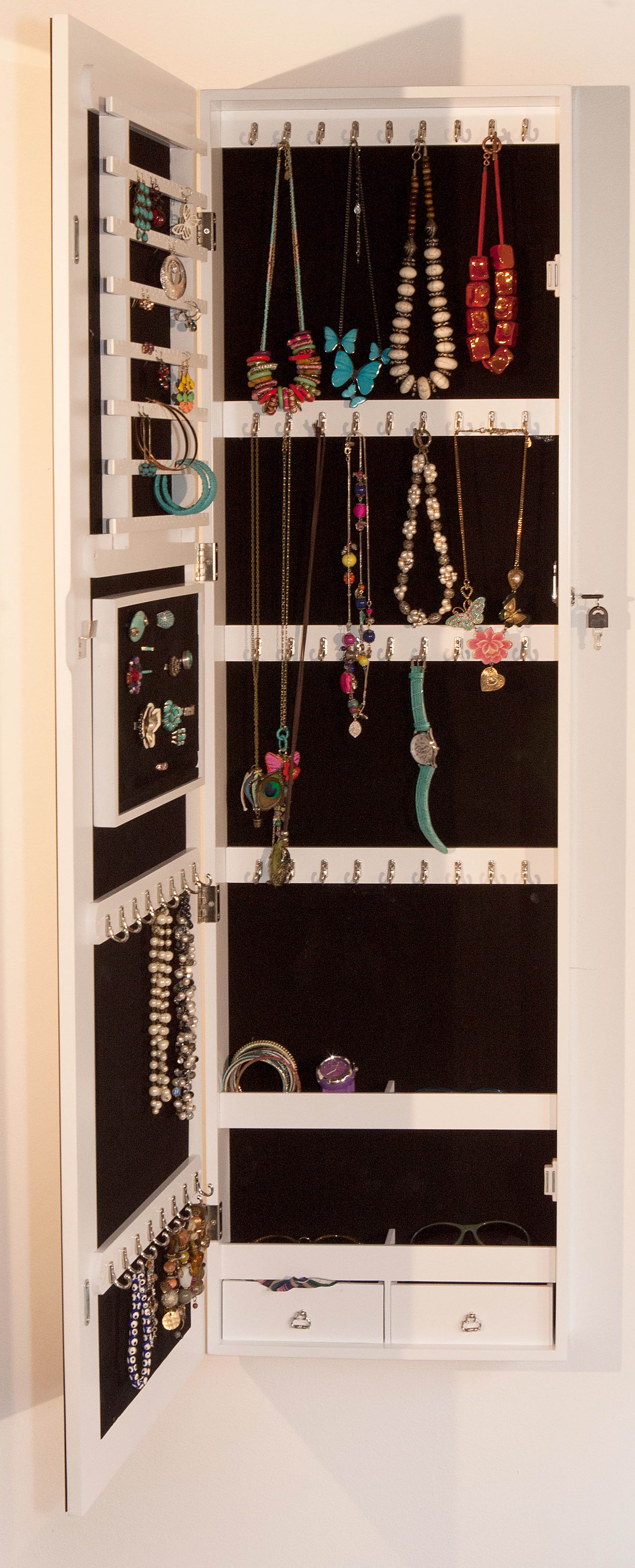 Foto: Sieradenkast Isa wit bijgesneden