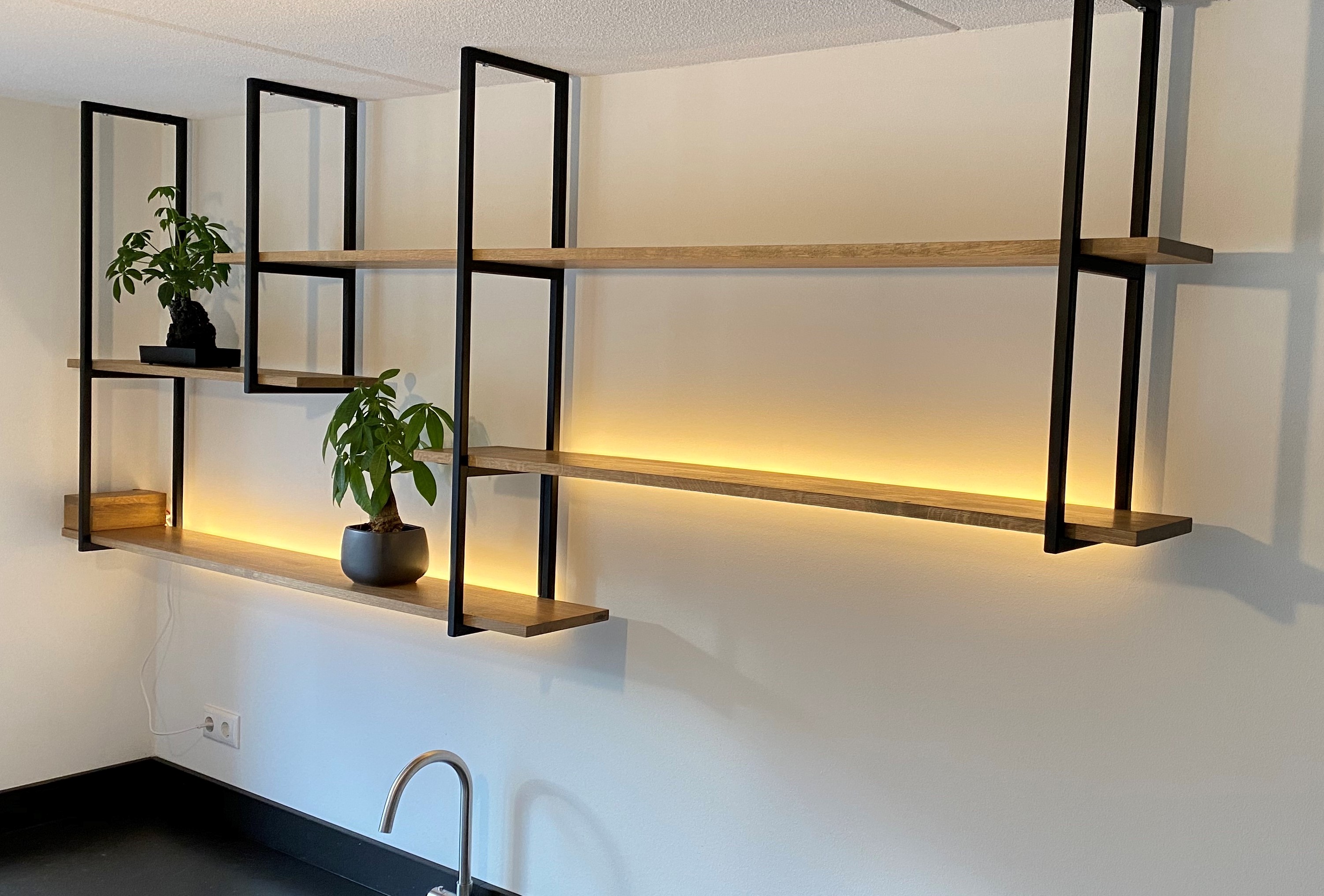 Foto: JtM Meubels flessenrek met verlichting   2