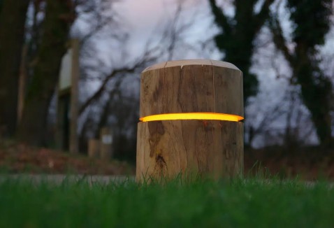 Foto : RONDO – sfeervolle houten buitenverlichting met licht in alle richtingen