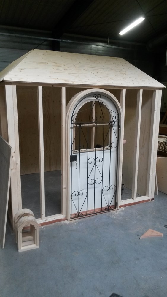 Foto: Finnlogs houtbouw houtskeletbouw Orthodox kapelletje 10