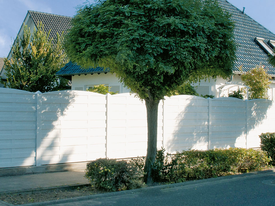 Foto: Betonschutting hout design  elegant