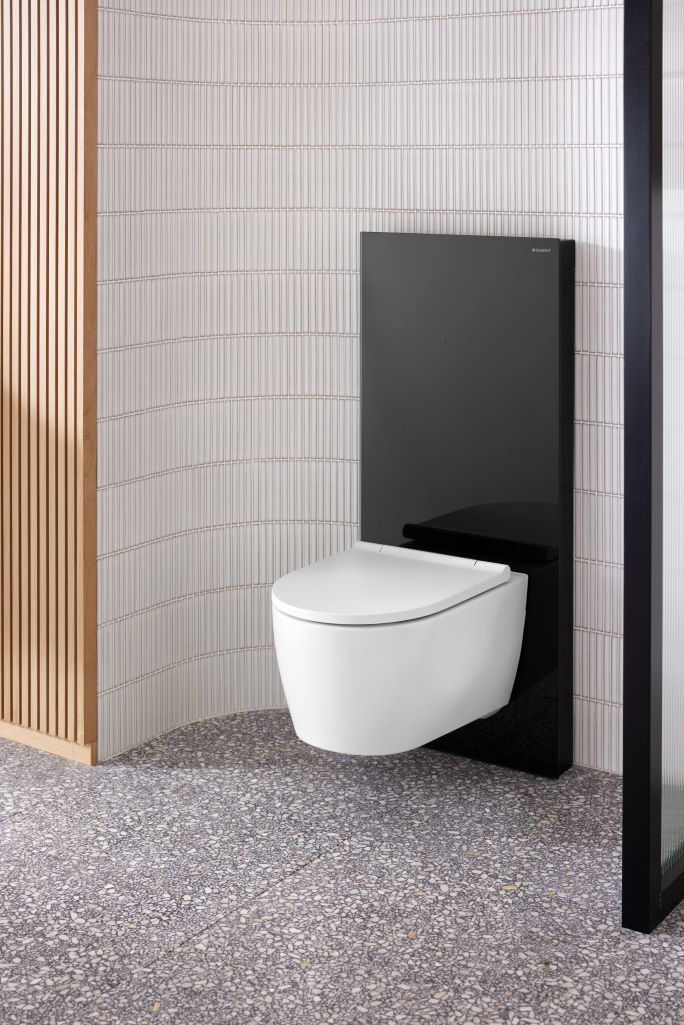 Foto: 2023 Monolith Plus black glass with ONE WC wall hung white matt sideview