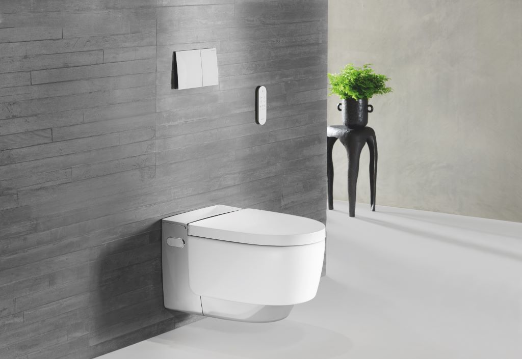 Foto: Wonennl 2023 Geberit AquaClean Mera Comfort chrome with remote control Sigma70 Original