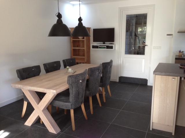 Foto: tafel eiken kruispoot