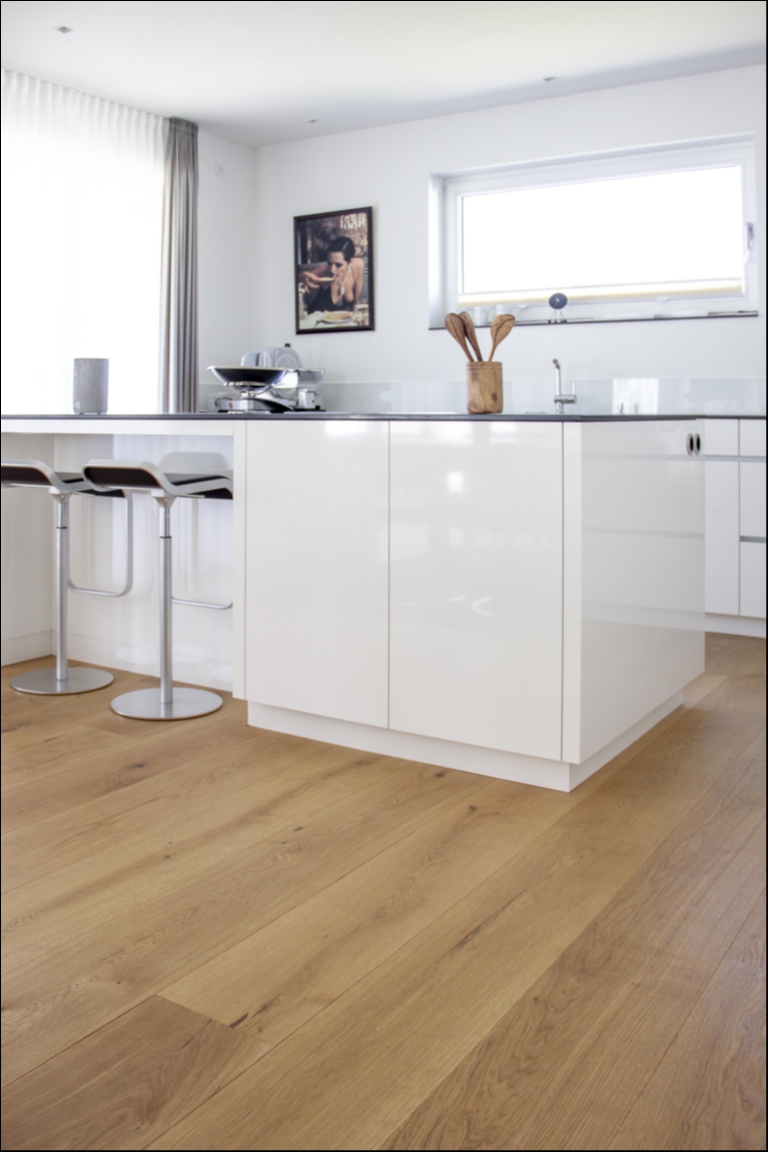 Foto: Houten vloer eiken keuken Cinzento Custom Made