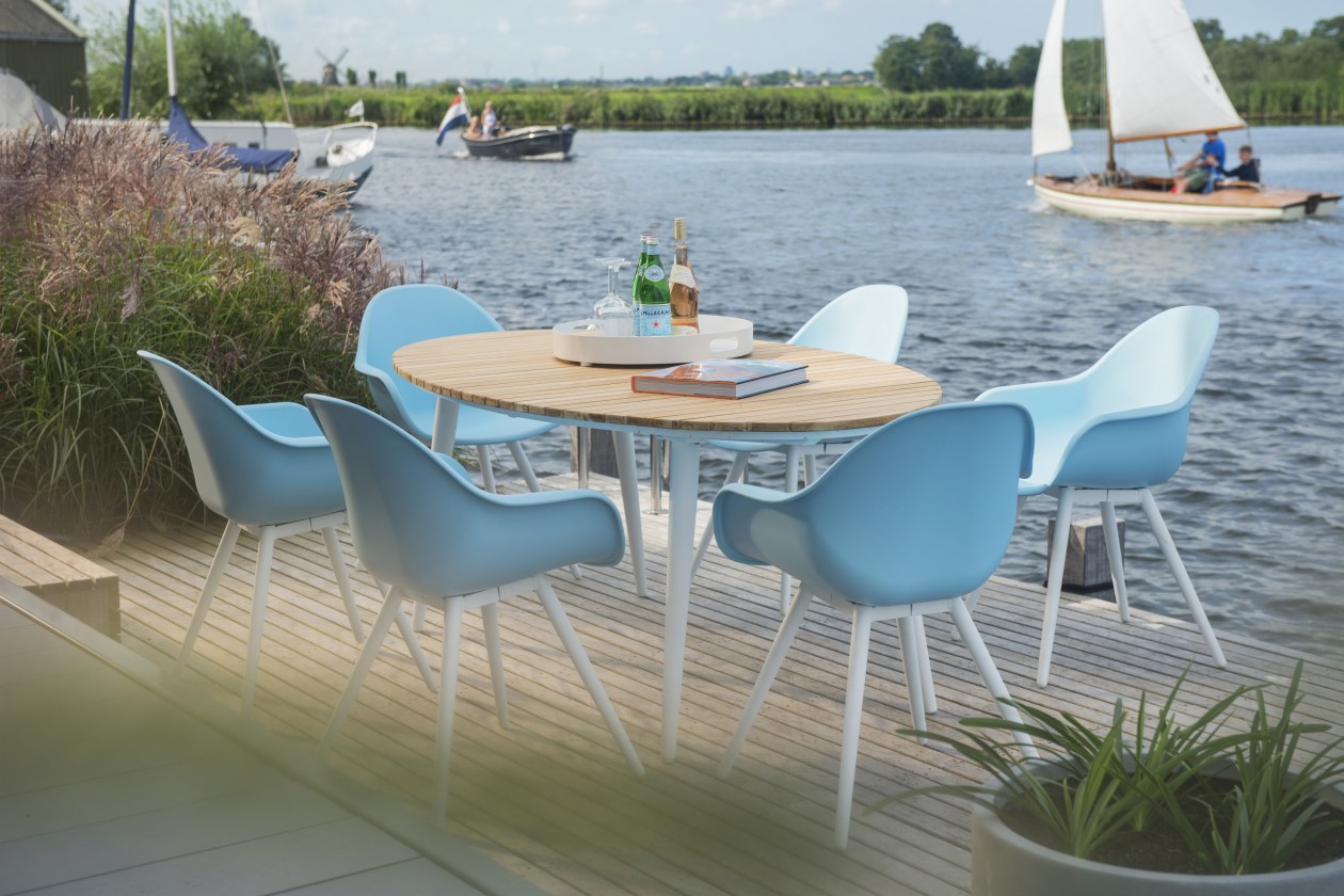 Foto: w3 Geneva Font aqua sfeer 70824 019