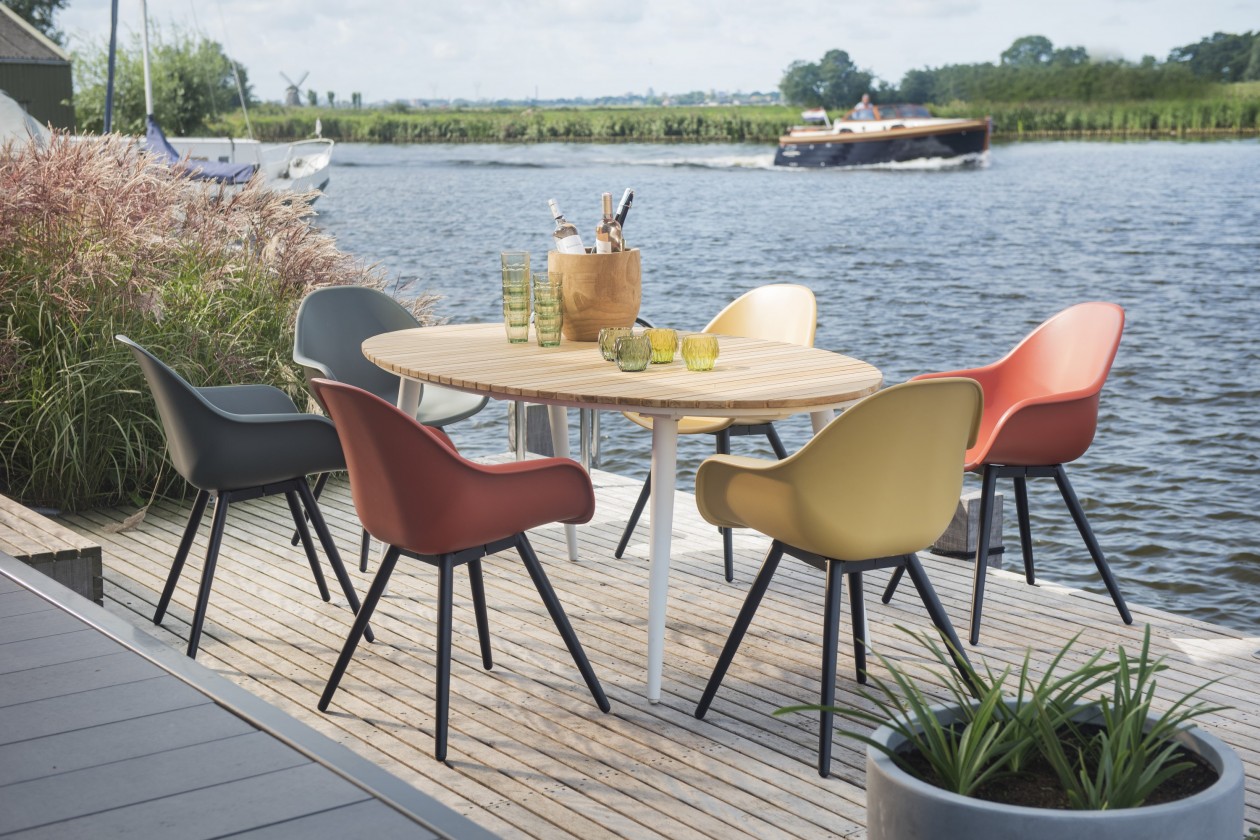 Foto: w3 Geneva Font div 0824 024